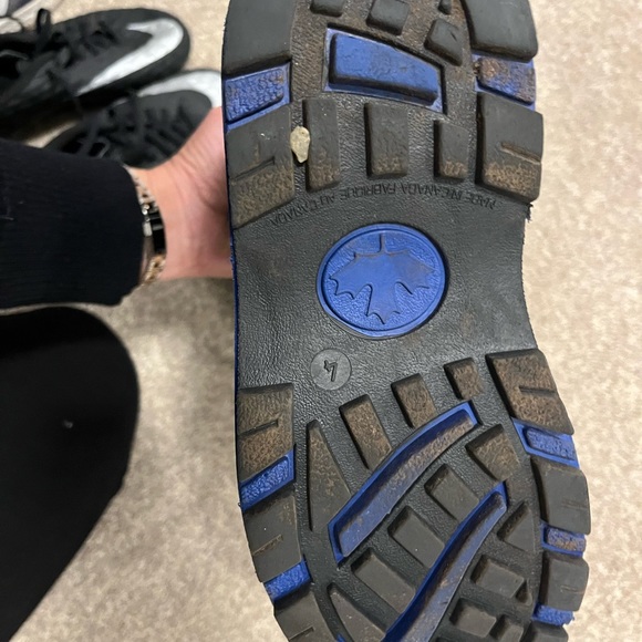 Boys black boots with blue accents. size 4 - Picture 7 of 7